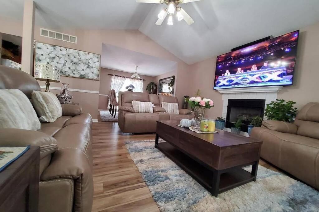 Smart Entire Loft, 3 Bedroom 2 Bath, With 3 Tv โคลัมเบีย ภายนอก รูปภาพ