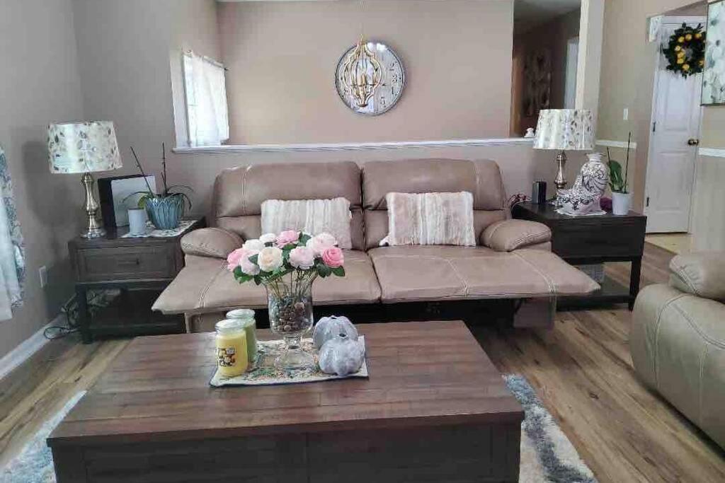 Smart Entire Loft, 3 Bedroom 2 Bath, With 3 Tv โคลัมเบีย ภายนอก รูปภาพ